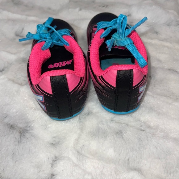 Kids Black and Pink soccer cleats toddler size 9 - Picture 3 of 6